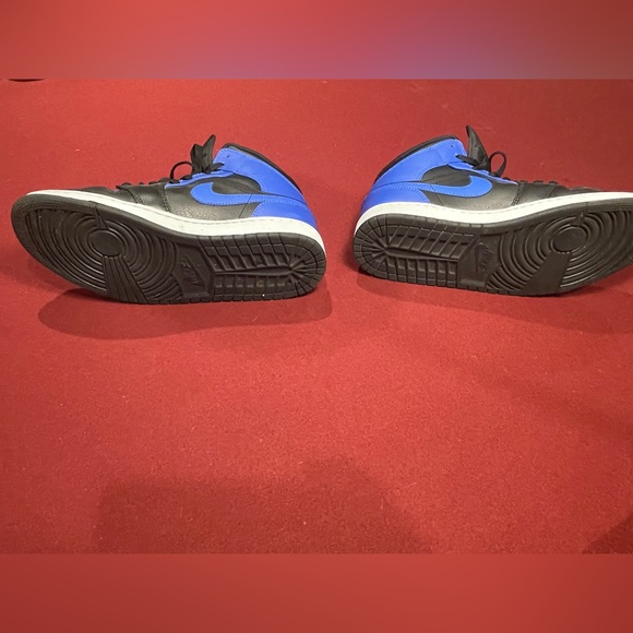 Nike Air Jordan 1 Mid Hyper Royal - Picture 4 of 5